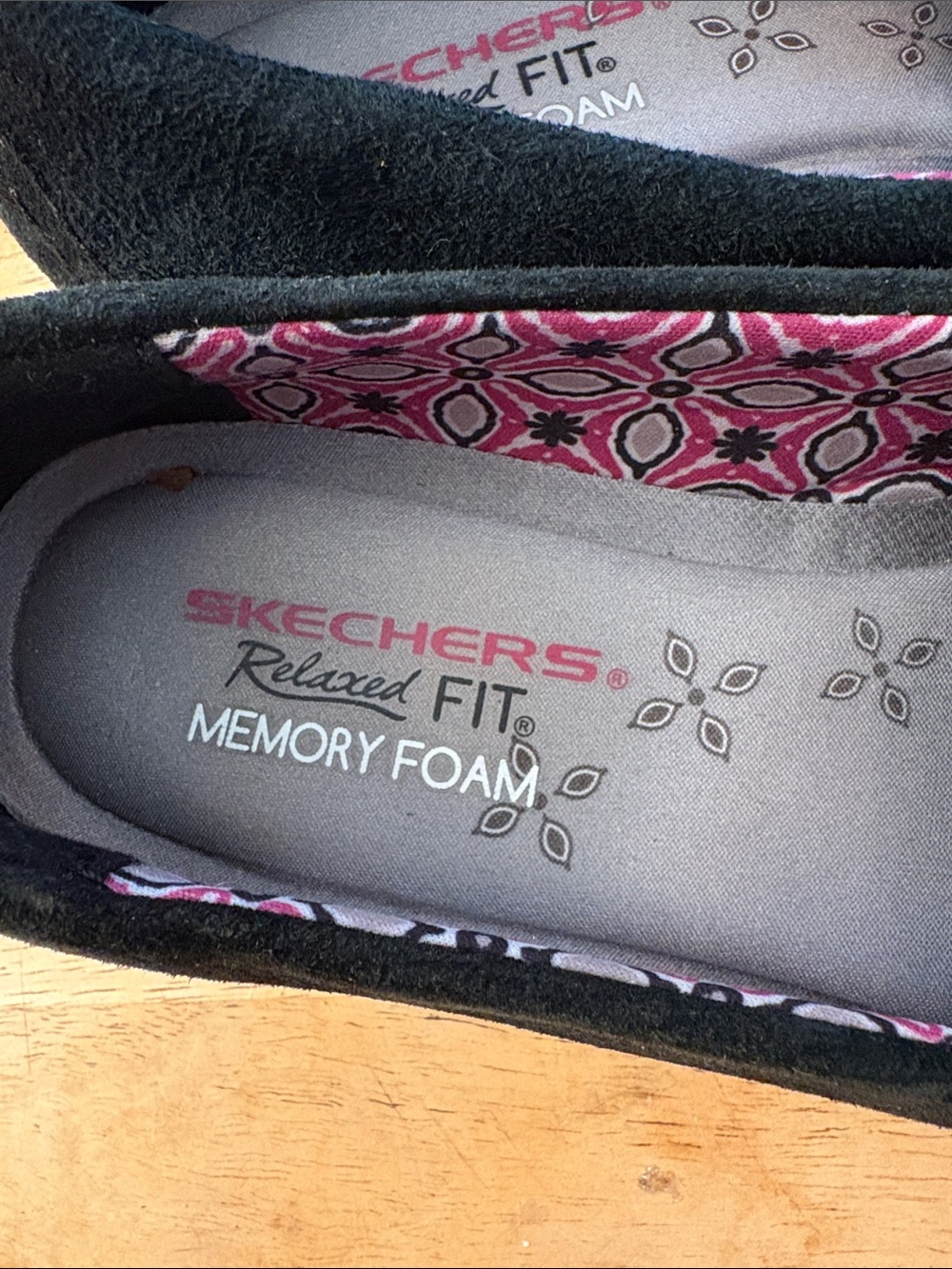 Skechers Black Suede Slip-On Loafers with Pink Lining size 7.5 - Picture 3 of 5